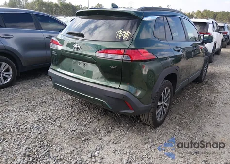 2022 Toyota Corolla Cross Xle z USA, uszkodzony, nr VIN 7MUDAAAG3NV027641